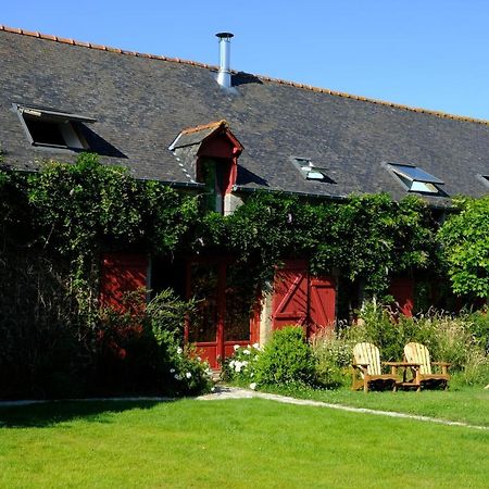 La Maison Jaune A La Janaie Parigne Exterior photo