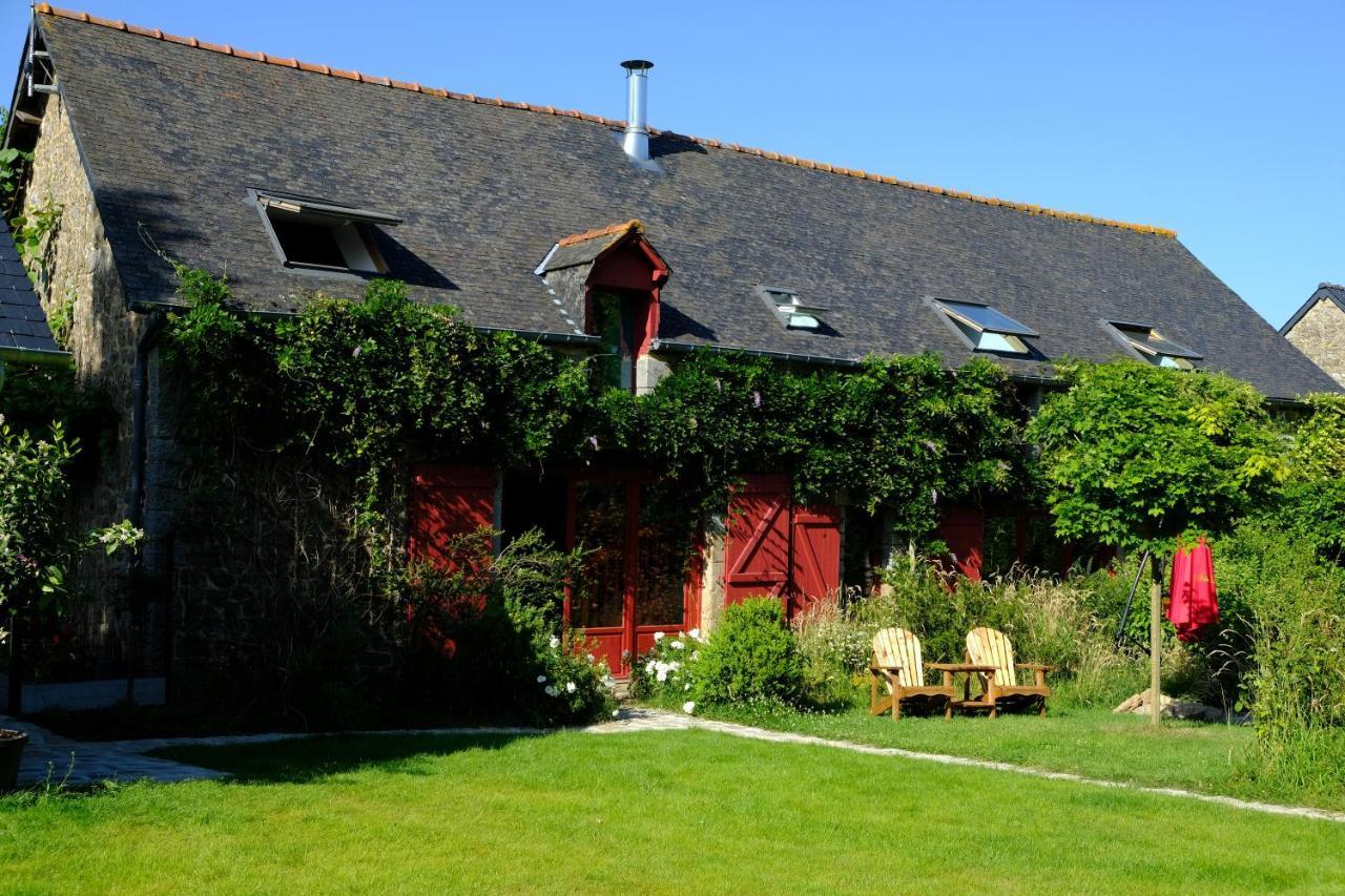 La Maison Jaune A La Janaie Parigne Exterior photo