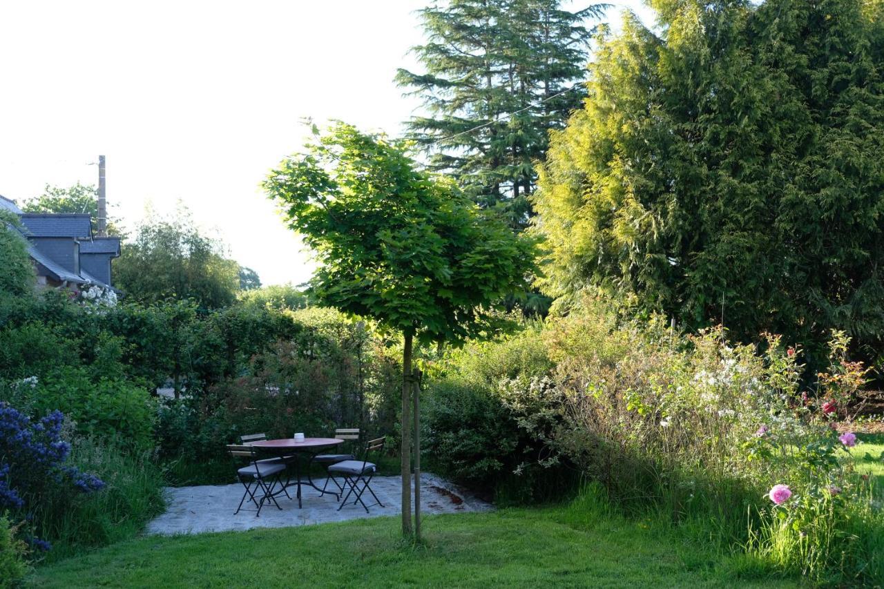 La Maison Jaune A La Janaie Parigne Exterior photo